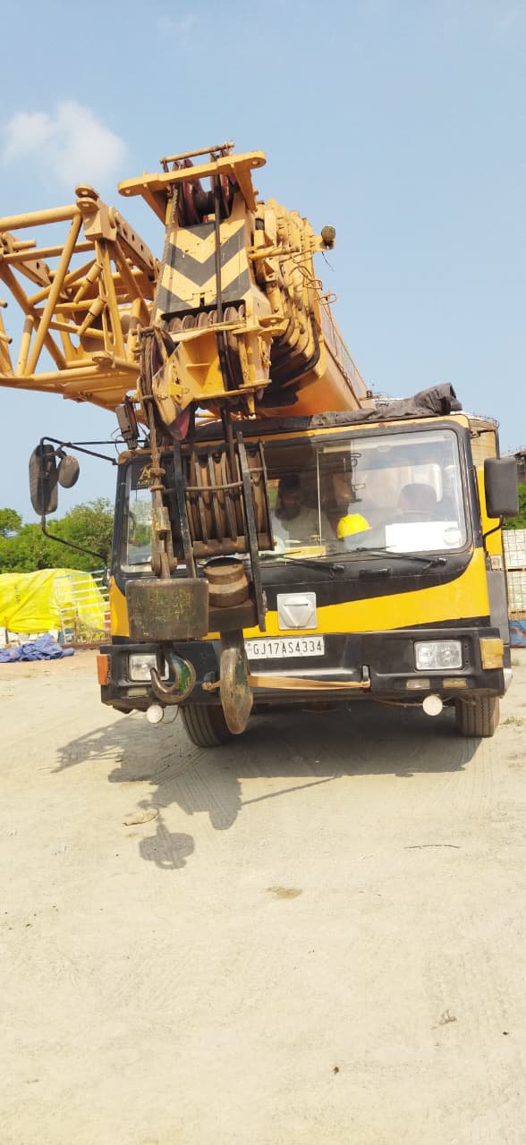 65 TON CRANE - XCMG